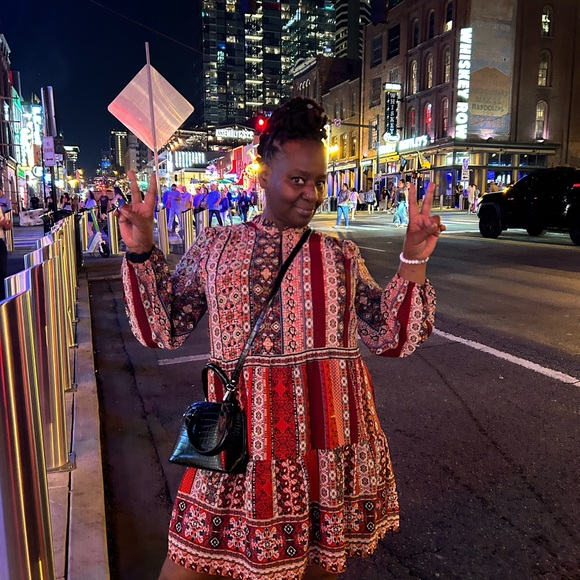 Meet your Posher, Tabatha - Picture 2 of 5